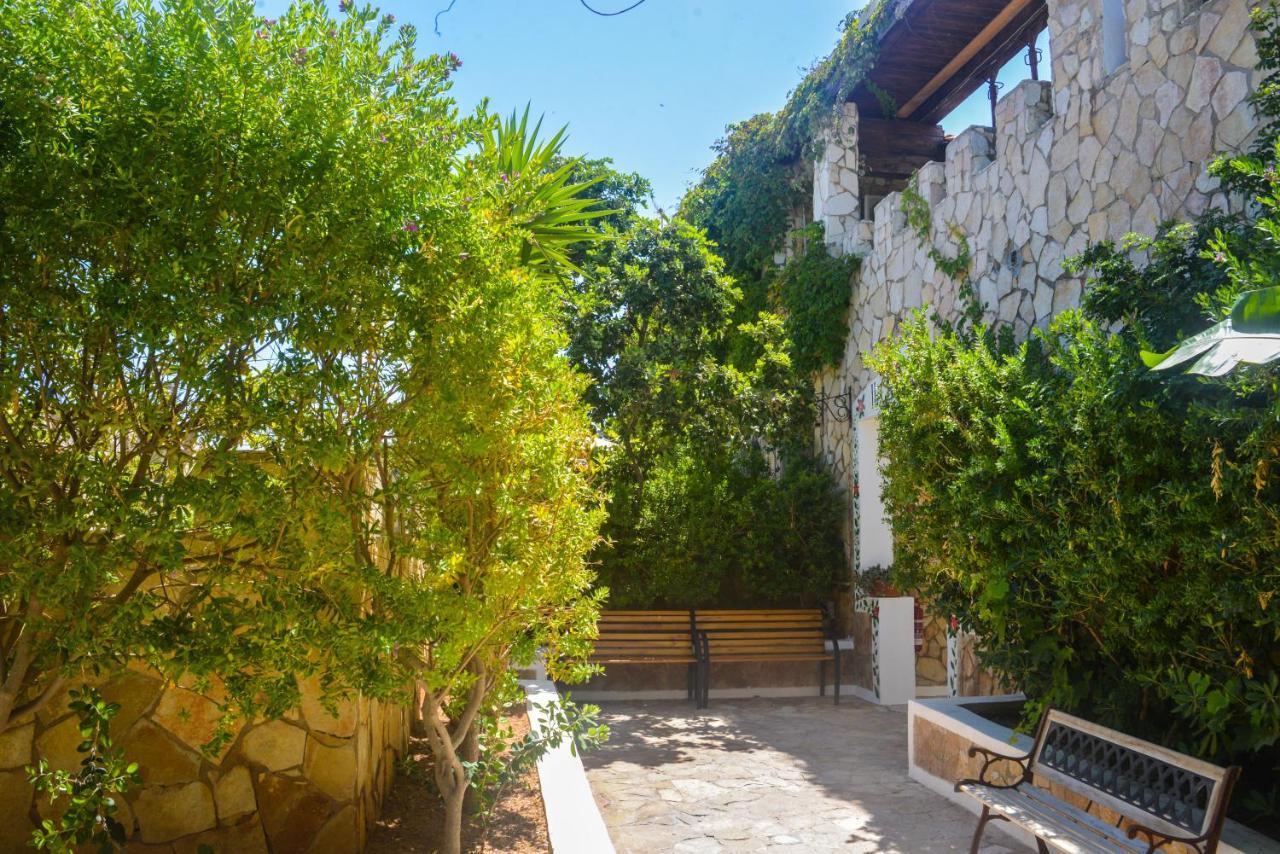 Residence Il Castello LMP Exterior foto